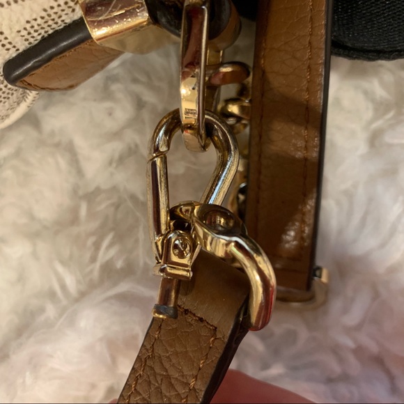 SOLD‼️Authentic Michael Kors crossbody - Picture 2 of 8